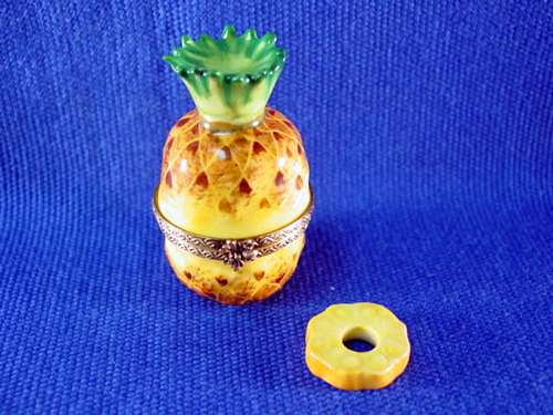 PINEAPPLE W/ SLICE